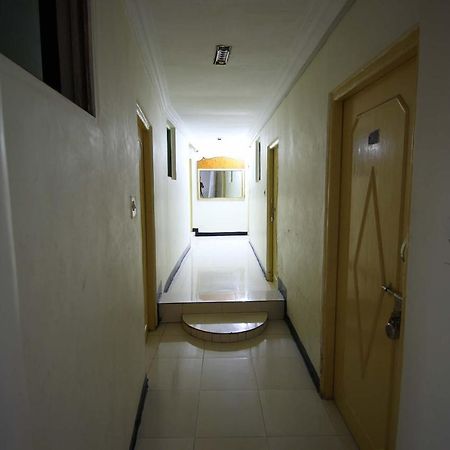 Oyo Hotel Blue Diamond Ahmedabad Exterior foto