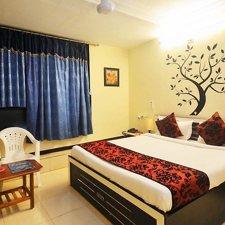 Oyo Hotel Blue Diamond Ahmedabad Exterior foto