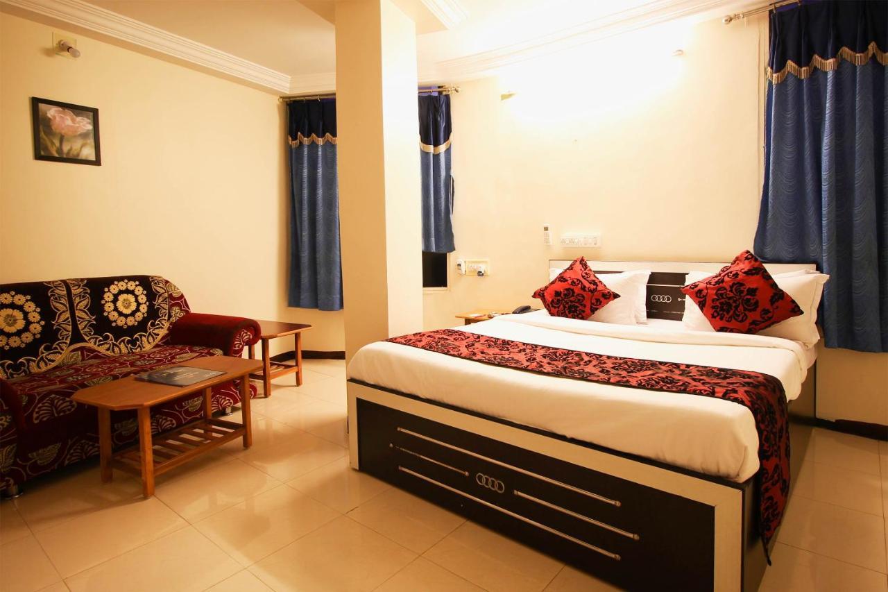Oyo Hotel Blue Diamond Ahmedabad Exterior foto