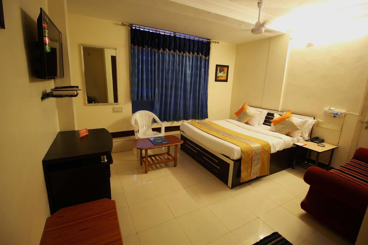 Oyo Hotel Blue Diamond Ahmedabad Exterior foto