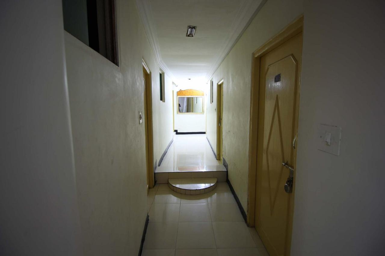 Oyo Hotel Blue Diamond Ahmedabad Exterior foto