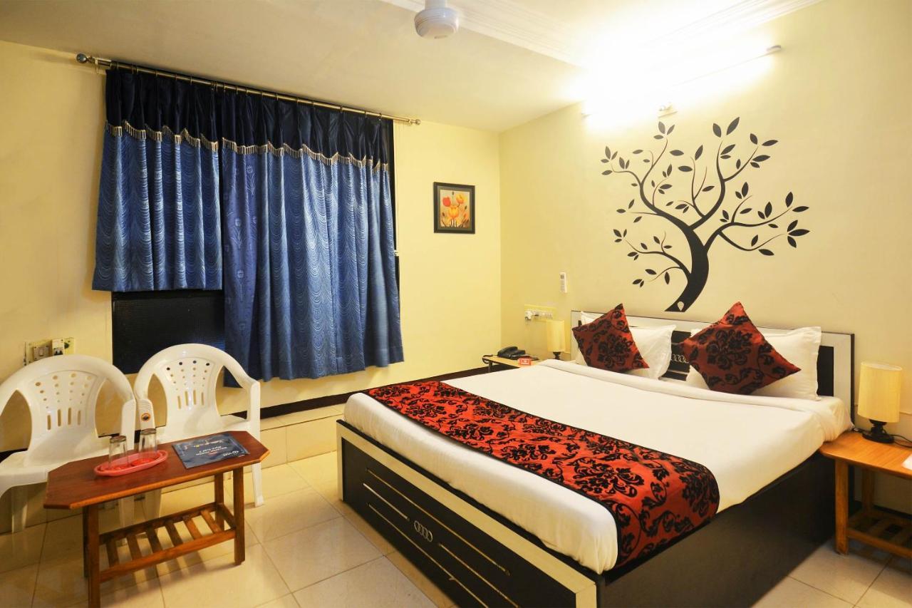 Oyo Hotel Blue Diamond Ahmedabad Exterior foto