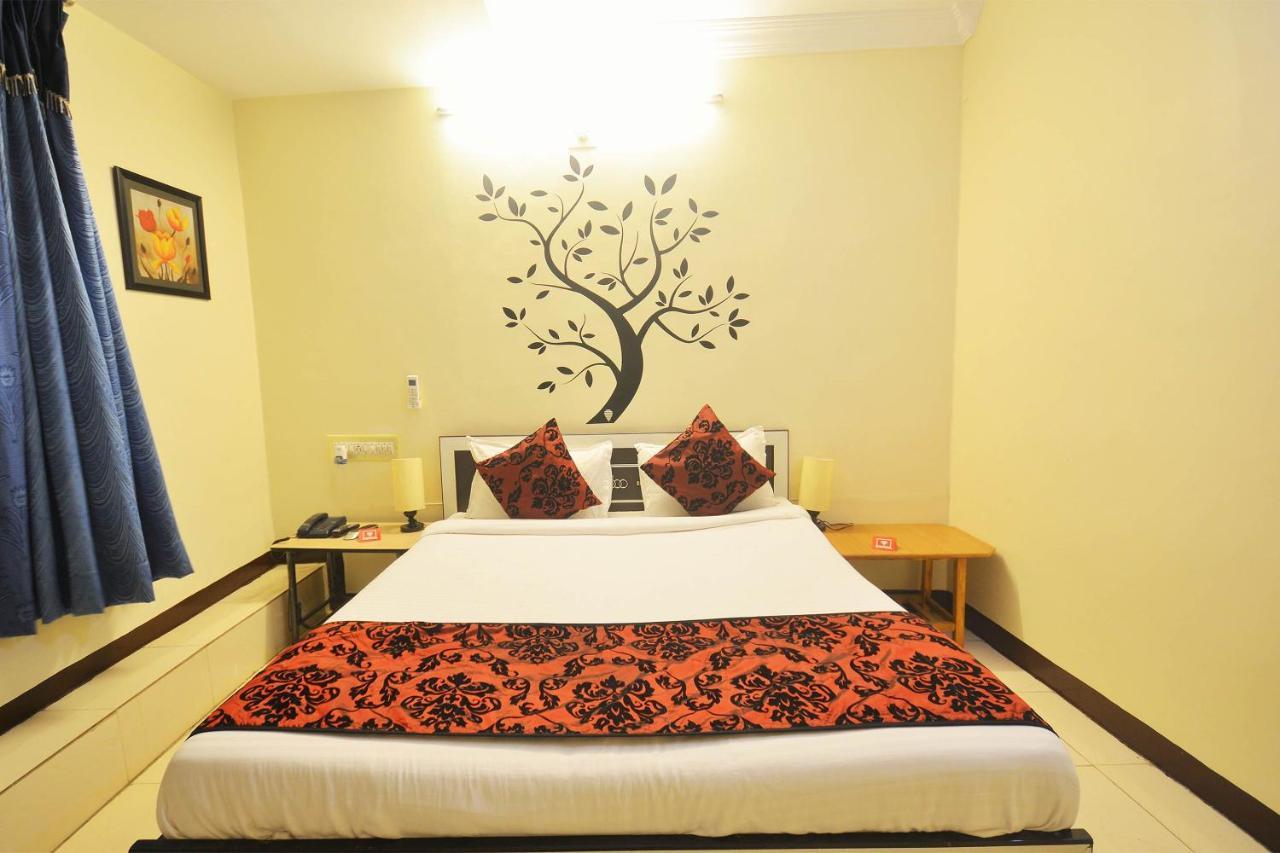 Oyo Hotel Blue Diamond Ahmedabad Exterior foto